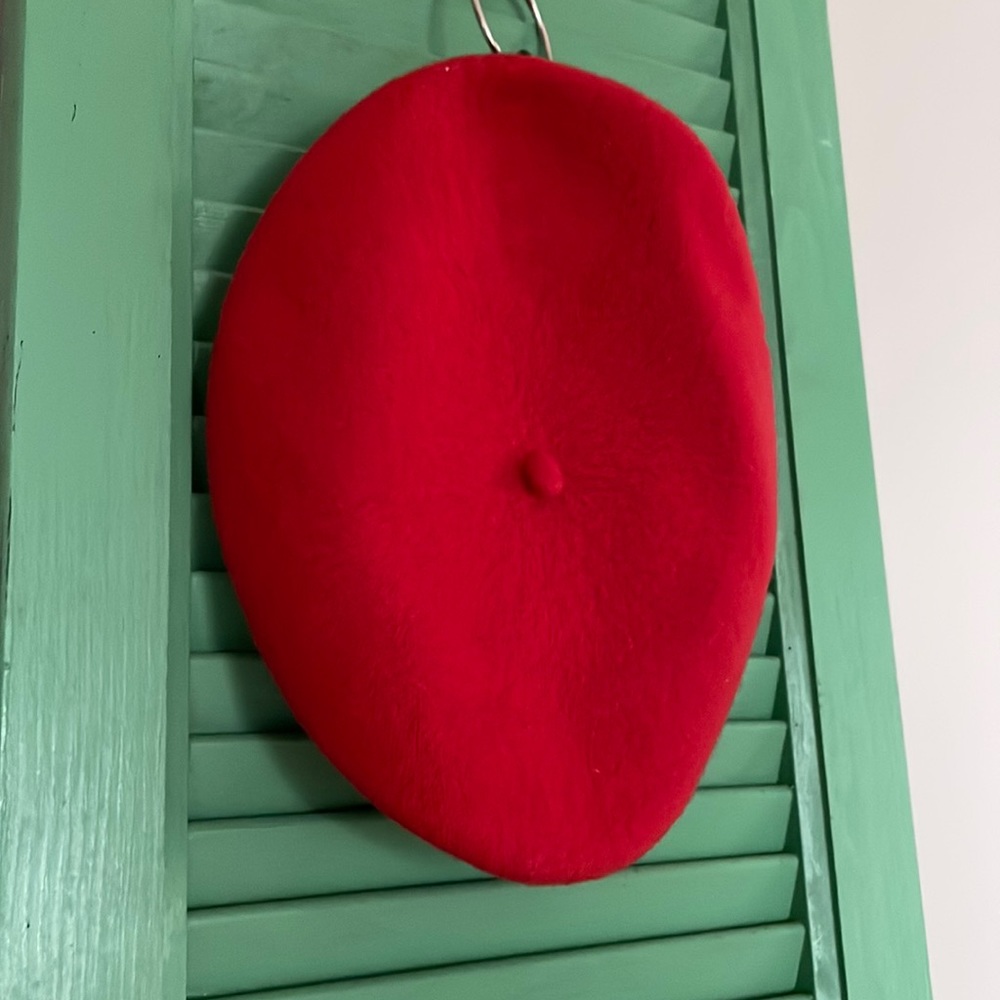 🧑‍🎨authentic vintage 🇨🇿 Czech Republic Red Beret Cap